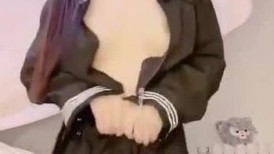 吐血推！最极品【童颜巨乳萝莉】一级饱满爆乳，18岁超美童颜！JK黑丝瞬间沦陷，性欲强，被操半小时 狼牙套喷水还不满足