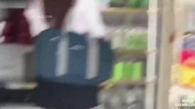 吐血推荐！罕见爆乳又漂亮的萝莉学生妹SPAY382，偷东西被店主发现两个人轮奸她，大眼清纯9.5分超高颜值，还有顶级爆乳