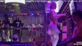 [越南夜总会 18] 现场脱衣舞表演，多角度特写，大音量 ipcam 第 5 集 (2)