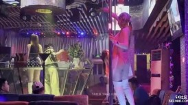 [越南夜总会 18] 现场脱衣舞表演，多角度特写，大音量 ipcam 第 5 集 (2)