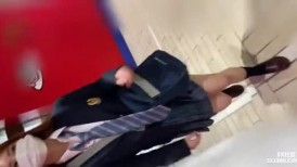 JK美少女被偷窥者