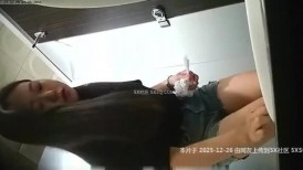 洗手间偷拍极品美女流出 (7)