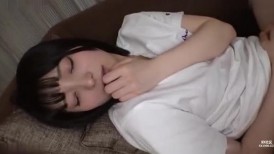 FC2 4818951 [传奇影像！] 急售：一位身材苗条、20岁的女性通过口交达到高潮。她被射了一脸，然后又为她的男友进行了一次彻底的口交，以清理他巨大的阴茎。 [有]