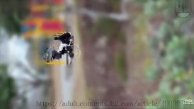FC2 4821039 [私人] 我把一个自称网红的妻子和她的朋友以及男友在公园里玩的时候，在车里和她发生了性关系……