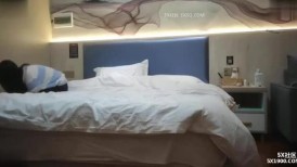 【精品猎艳】阿良探花 -  下海兼职的抖音巨乳小网红 抽插奶子不断的晃动 后入被小穴夹茎太紧了 套套