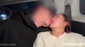 FC2 4823200 拥有疯狂体质、喷水能力惊人的幼儿园老师回归了。在两位男士持续刺激两个小时后，她的敏感度极高，最终用自己的体液达到高潮，喷水更加频繁。出道作品永久封存