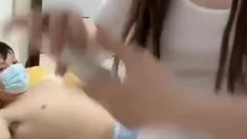 肥厚蝴蝶茓风臊少妇,身材微胖,颜值壹般胜在人臊,被大哥扣弄艹得失去表情管理