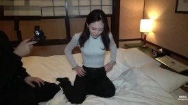 FC2 4828947 一位在女子高中长大的模特级年轻女孩。她的第一次自慰和粗暴的深喉让她口水直流。最终，她迎来了人生中的第一次无套插入，半插半露，第一视角拍摄的未剪辑视频已...