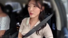 [无码破解]CEMD-791 不穿胸罩、有受倾向的性欲亢进女孩在一次屈辱的约会中<戴着振动器>——森泽佳奈