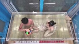 [无码破解]SDMM-216 魔镜房车：老板和下属被困在移动式男女混浴温泉房里！？湿发女老板诱惑下属时，下属的阴茎勃起程度竟然超过了120%，与工作时截然不同！让我们来探究一下，这...