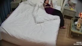 最新流出偷拍公寓视频-1一2025-08-29-17-50-47