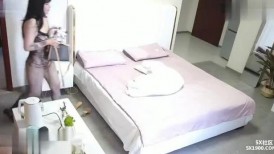 【精品猎艳】渣男探花 - 爆操秀人网巨乳嫩模杨漫妮 同款纹身认证 各种姿势抽插全程晃乳 抓奶迎接抽插