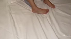 FC2 4837998 [成功生奶油派，保持氛围] 在约会软件上认识了一位美丽、丰满、性感的年轻妻子，在情侣店的第一视角，在接女儿之前拍摄的婚外情视频 ★ 即时口交点评奖励 ...