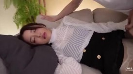 [无码破解]AVSA-417 在一间满是男人的合租房里，一段刺激的同居生活开始了！作为合租房里的性宠物，岬香奈反抗着日益升级的性骚扰，但她的身体却反应异常敏感。
