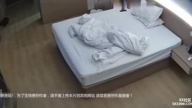 大学城 12-15 俩老情人出来开房约炮 进来就洗澡 洗完就直接开始干了 动作熟练生怕浪费时间 干完就退房2