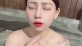 极品美乳石上汤屋情色泡汤直接被摄影玩弄到虚脱