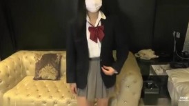 FC2 4839325 [业余Gonzo #034] 真正的制服太可爱了。超级色情又可爱的凛酱和制服性爱。第一次也是最后一次生猛内射。第二轮大容量。凛酱成长故事3。[评论特典...