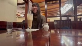 FC2 4838200 ① [Sora，18岁] 生猛内射，黑发，白皙肌肤，偶像级美貌。92分钟的咖啡馆约会录像，记录了我与在社交媒体上认识的偶像级美貌女孩的约会，最终以性爱...