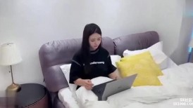 高顏值反差女神 彤彤 性感獨居少婦欲望無法被滿足出軌男同學