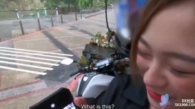 和性感机车女郎在酒店享受雨后性爱时光