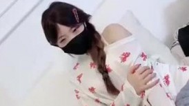 真实勾引外卖干屄，白皙酥胸无套啪啪，真的骚货，小萌妹居然这么反差