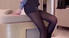 好骚的母狗啊，女S剧情演绎让自己的老公当绿帽，当他的面和别的男人做爱，被射满了精液！