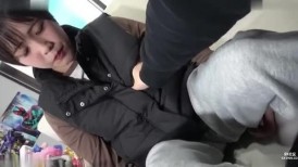 FC2 4841374 一位有两个孩子的母亲趁丈夫上班时邀请一名男子进入她的卧室，为他口交并让他射精-2