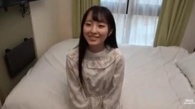 FC2 4848714 [私人拍摄] 惊艳亮相！纯洁的美人！一位教养良好的年轻女士，拥有精湛的口技和生猛的奶油派！**是某知名公司的导演！