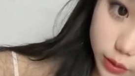 丰满微坦少妇,大黑牛直接最大挡位震动,肥茓跟著一起疯狂抖动,老公趴上去直接开艹