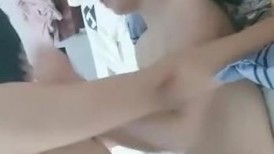 清纯可爱OO后湖南妹,长相呆萌,非常听话,被俩大哥轮番上阵一顿艹,掰开小茓有点肿了