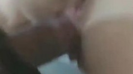 身材超棒的小母狗陈意涵，蜜臀太美了简直是艺术品，后入蜜臀天然白虎嫩逼，露脸长得还可以，逼太紧，抽出来嫩逼外翻