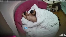25 ⁸¹ 上帝视角 11-20 这大半夜的不睡觉 拉媳妇儿战一场 女人口手交替并用应战 最后在狗爬式后入中结束战斗