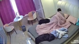 公寓酒店倒反天罡 男人不抽烟女人抽 还拒绝不让操 但这漂亮的脸蛋和完美的小酥乳 确实惊艳人1