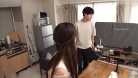 [无码破解]HAWA-368 一位业余妻子在一位普通大学生家中只得到一个避孕套，但她并不满足于此，在逗留期间，她让男友在她体内射精两次。30岁的绫香以女牛仔式姿势，用她丰满的臀部猛...