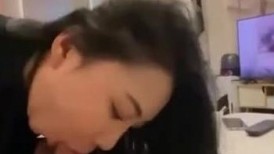 湖南长沙某学院的大学生，背后被金主包养，在酒店被金主花式调教抽插，在床上的样子是真淫荡