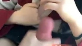 秒射男调教自己的微胖蜜桃臀女友，在楼道深喉口交射嘴里，后入插进去还没几下就直接射了，这男的也太虚了
