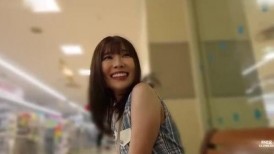 [无码破解]336KNB-401 [剃毛！柔滑肌肤] 她全身肌肤光滑细腻，让人忍不住想要触摸舔舐！在秋川谷的自然美景中孕育出的绝美身材！地点：东京秋留野市秋川站
