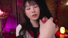 [无码破解]HMN-798 【完全主观】<你是不是渴望射在我里面？>一个调皮的年轻JK一边用一个带着邪魅笑容的法式热吻挑逗你，一边俯视着你，并用手帮你撸管，引诱你射在她里面。Jun...