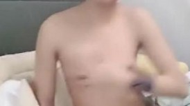 大花腿纹身00后精神小妹,这大腿的符文吓跑多少小伙,奶子微微挺出,紫薇喷好多水
