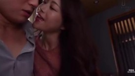 [无码破解]JUR-644 <我偷偷地和我女儿的家庭教师发生了性关系……>目睹女儿和家庭教师发生性关系，这位性欲旺盛的教育妈妈的阴道里涌出大量的精液，她用一根不知餍足的阴茎来解渴。