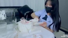 生日当天外卖小哥打翻蛋糕肉棒偿还