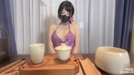 茶台上的湿身诱惑上演淫水泡茶