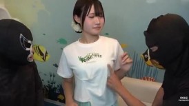 FC2 4851122 夏日海滩的完美人鱼♡业余乐队的美丽主唱，拥有天然G罩杯胸部。三人行，精液四溅！！