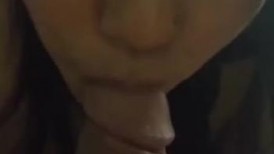 小情侣激情不断，家中疯狂做爱妹子超爱吃鸡巴，小伙子在其身上疯狂输出！