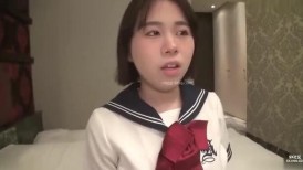 FC2 4854105 [无删减版]・首次拍摄] ★ 可爱又狡猾（18岁）F罩杯地下偶像，近距离性爱！！敏感的私处让男人疯狂，痉挛高潮不断，性感的身体被狠狠地灌满！！