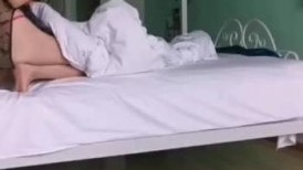 极限露出天花板，反差婊【风筝断了线】路边全裸自慰，买水果勾引老农，露点勾引外卖小哥