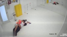 3 黑客破解网络摄像头监控偷拍瑜伽健身馆教练和员工偷情做爱捂住嘴巴不敢叫