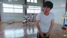 [无码破解]MIRD-273 身材丰满、胸部傲人的妈妈排球后宫。训练间隙，她们揉捏着自己巨大的乳房！肉感十足！极其丰满又欲求不满的阿姨们吞噬着年轻男人的阴茎，榨干他们的精液。