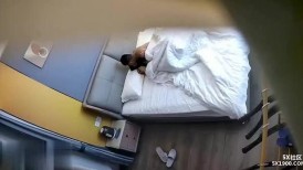 3 最新流出酒店高清偷拍有虐阴癖健壮猛男各种玩穴后用无敌风火轮的姿势操妹子