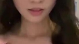 颜值带点御姐范的大三学姐，妆前妆后有点小差距，在出租屋里被渣男男友调教自拍，身材又嫩又骚2